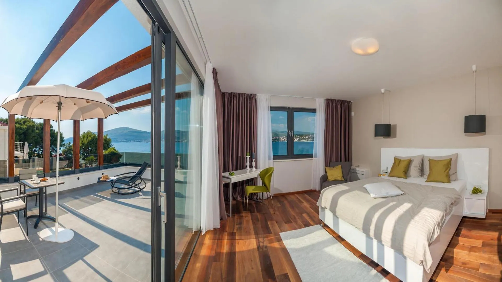 Villa With 2 Pools, And Sauna Sunce Trogir