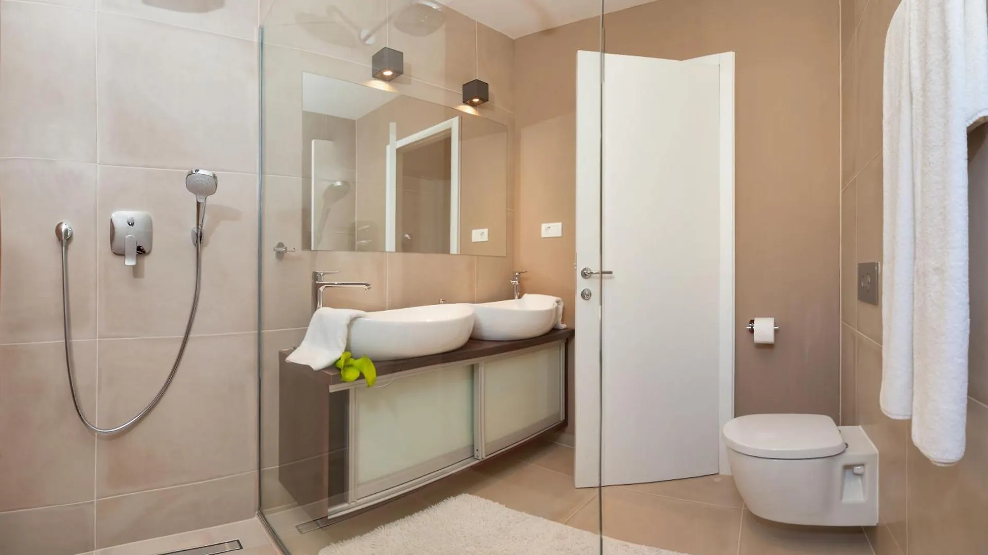 Villa With 2 Pools, And Sauna Sunce Trogir 0*,
